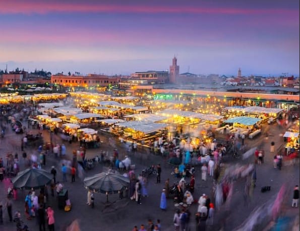 Praça Jemaa el-Fna na medina de Marraquexe