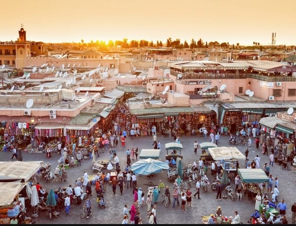 Praça Jemaa el-Fna na medina de Marraquexe