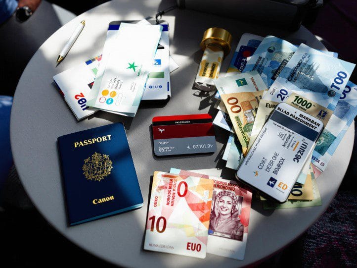 Documentos e dinheiro para viagem a Marraquexe