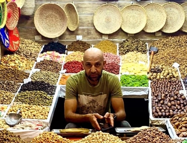 Vendedor de souk em Marraquexe