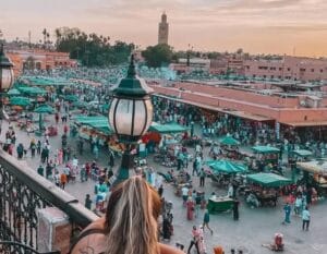 Read more about the article Praça Jemaa el-Fna: Guia Completo Dia e Noite para Portugueses (2025)